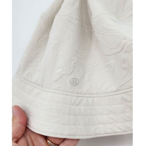 New NWT‎ Lululemon Both Ways Bone Bucket Hat Embossed Reversible L/XL - Picture 7 of 8